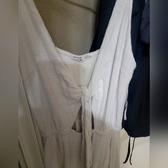 Some days brand white jumpsuit - Picture 3 of 4